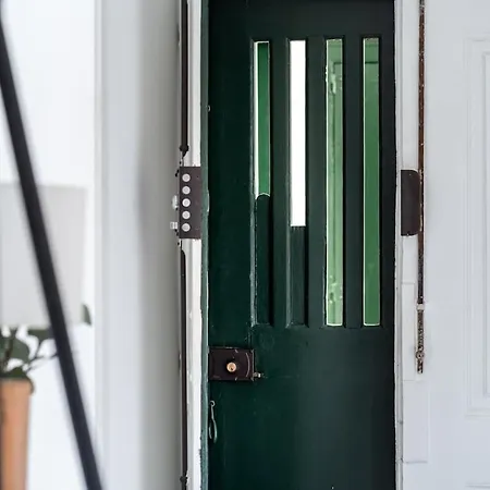 Lovely 2 Bed In The Heart Of With Ac By Lisbeyond