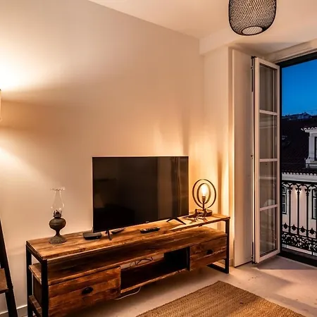 Lovely 2 Bed In The Heart Of With Ac By Lisbeyond *