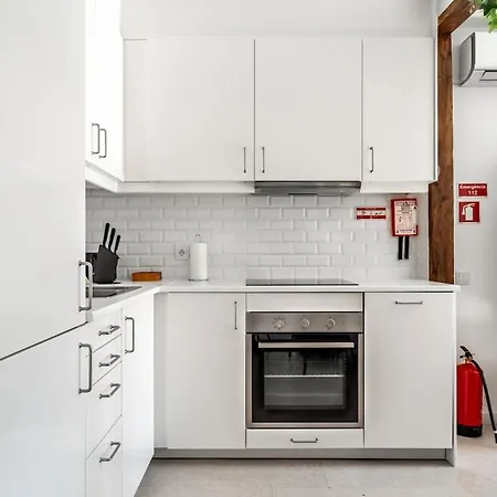 Lovely 2 Bed In The Heart Of With Ac By Lisbeyond * Lissabon