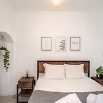 Lovely 2 Bed In The Heart Of With Ac By Lisbeyond