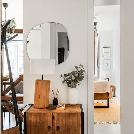 Lovely 2 Bed In The Heart Of With Ac リスボン