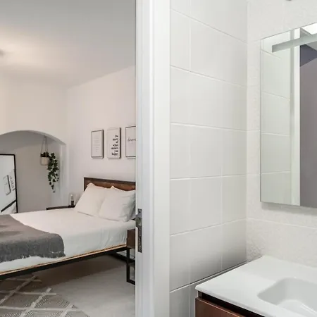 Apartment Lovely 2 Bed In The Heart Of With Ac Lisbon