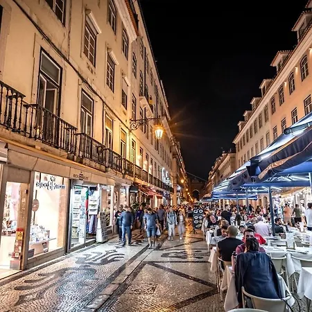 Lovely 2 Bed In The Heart Of With Ac By Lisbeyond