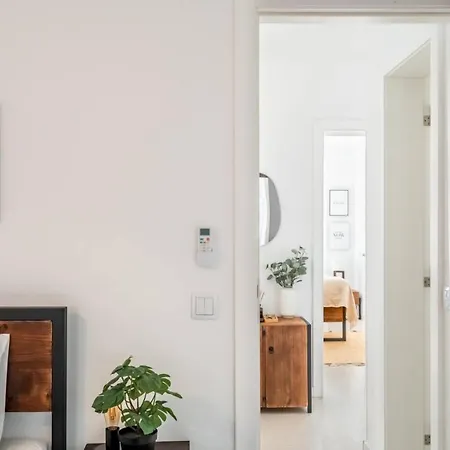 Lovely 2 Bed In The Heart Of With Ac By Lisbeyond
