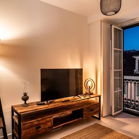Lovely 2 Bed In The Heart Of With Ac By Lisbeyond