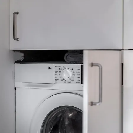 Lovely 2 Bed In The Heart Of With Ac By Lisbeyond *