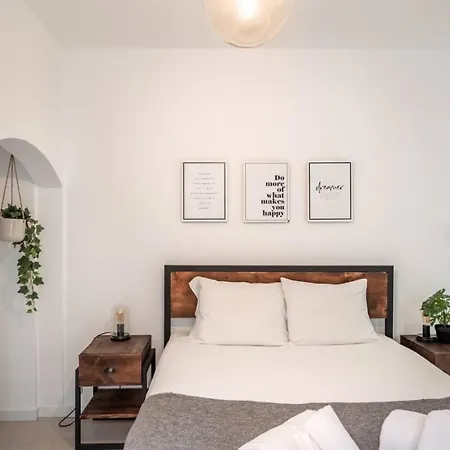 Lovely 2 Bed In The Heart Of With Ac By Lisbeyond *