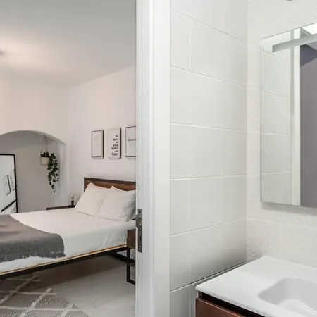 Appartement Lovely 2 Bed In The Heart Of With Ac By Lisbeyond