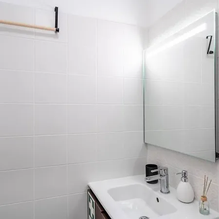 Lovely 2 Bed In The Heart Of With Ac By Lisbeyond