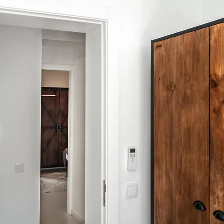 Appartement Lovely 2 Bed In The Heart Of With Ac By Lisbeyond *