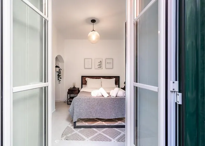 Apartment Lovely 2 Bed In The Heart Of With Ac By Lisbeyond *