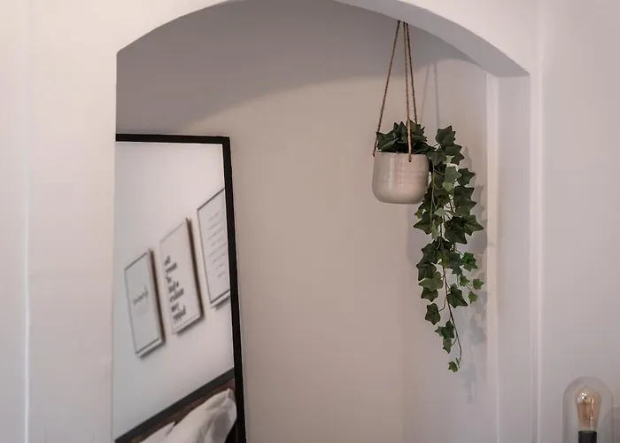 Apartment Lovely 2 Bed In The Heart Of With Ac By Lisbeyond *