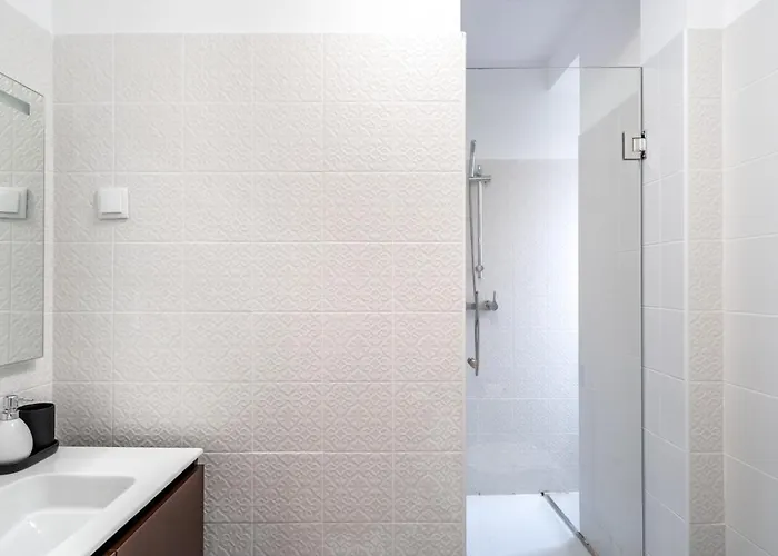 Apartment Lovely 2 Bed In The Heart Of With Ac By Lisbeyond