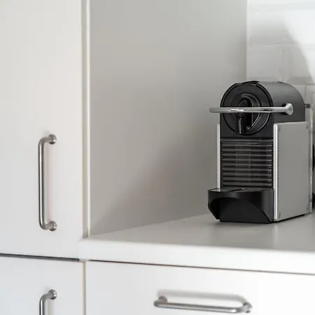 Lovely 2 Bed In The Heart Of With Ac By Lisbeyond