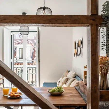 Lovely 2 Bed In The Heart Of With Ac By Lisbeyond *