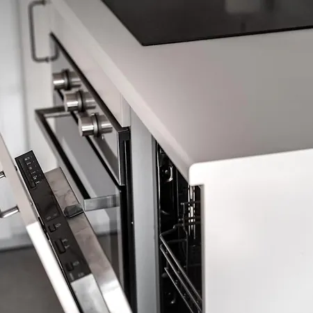 Lovely 2 Bed In The Heart Of With Ac By Lisbeyond *