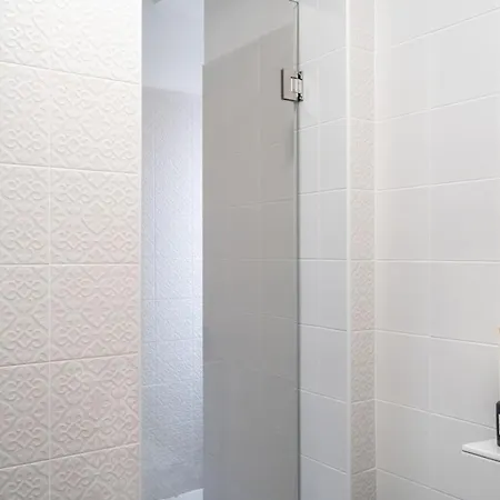 Апартаменты Lovely 2 Bed In The Heart Of With Ac