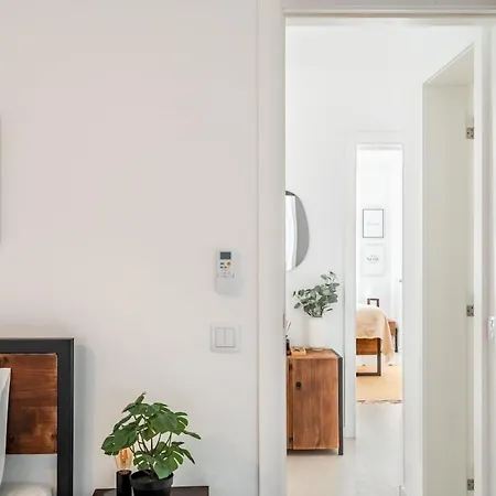 Lovely 2 Bed In The Heart Of With Ac By Lisbeyond *