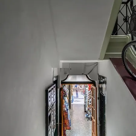 Lovely 2 Bed In The Heart Of With Ac Лиссабон