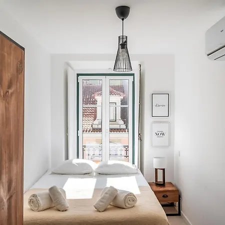 Lovely 2 Bed In The Heart Of With Ac By Lisbeyond דירה