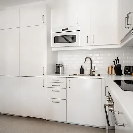 Lovely 2 Bed In The Heart Of With Ac By Lisbeyond *